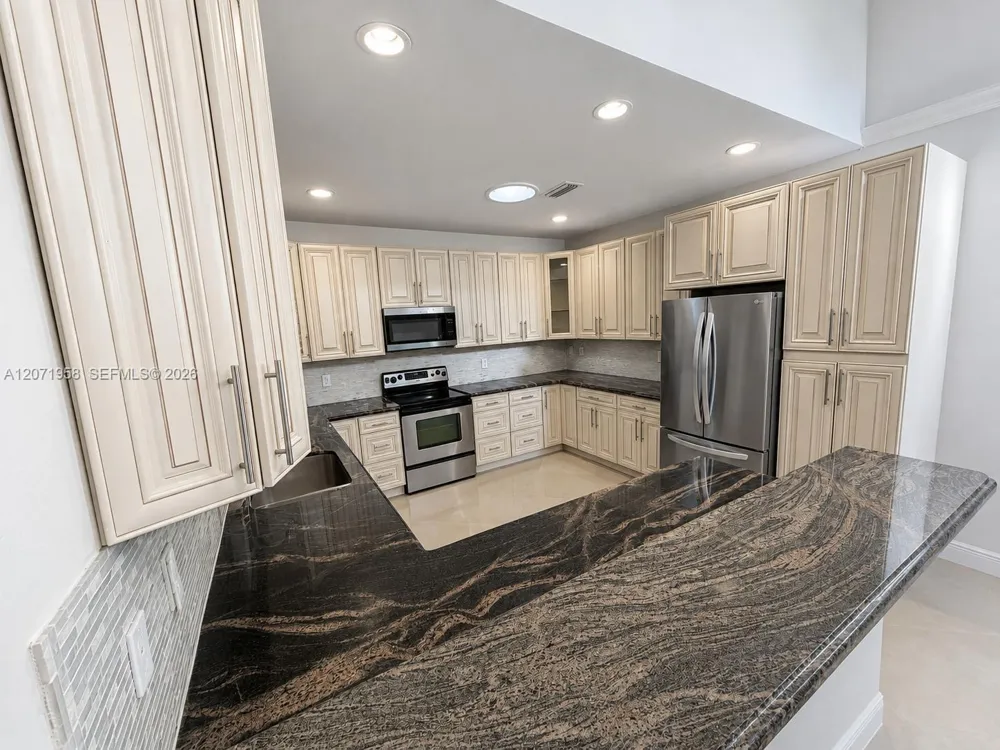 8142 Silver Palm Ct #17 Tamarac, FL 33321