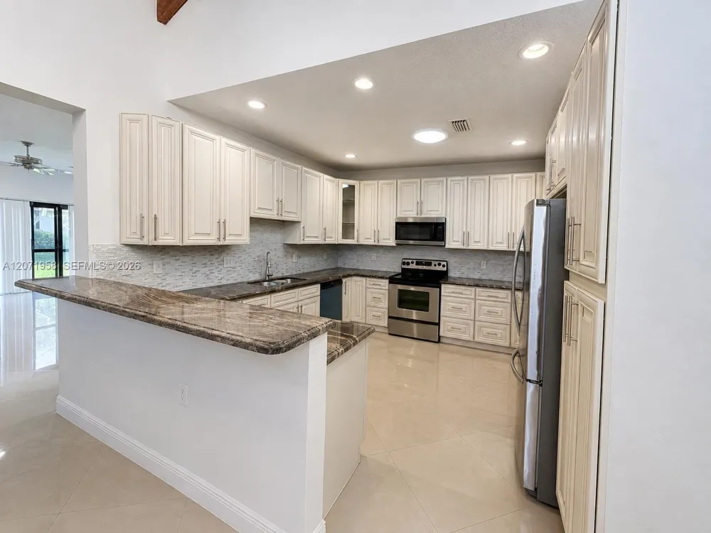 8142 Silver Palm Ct #17 Tamarac, FL 33321