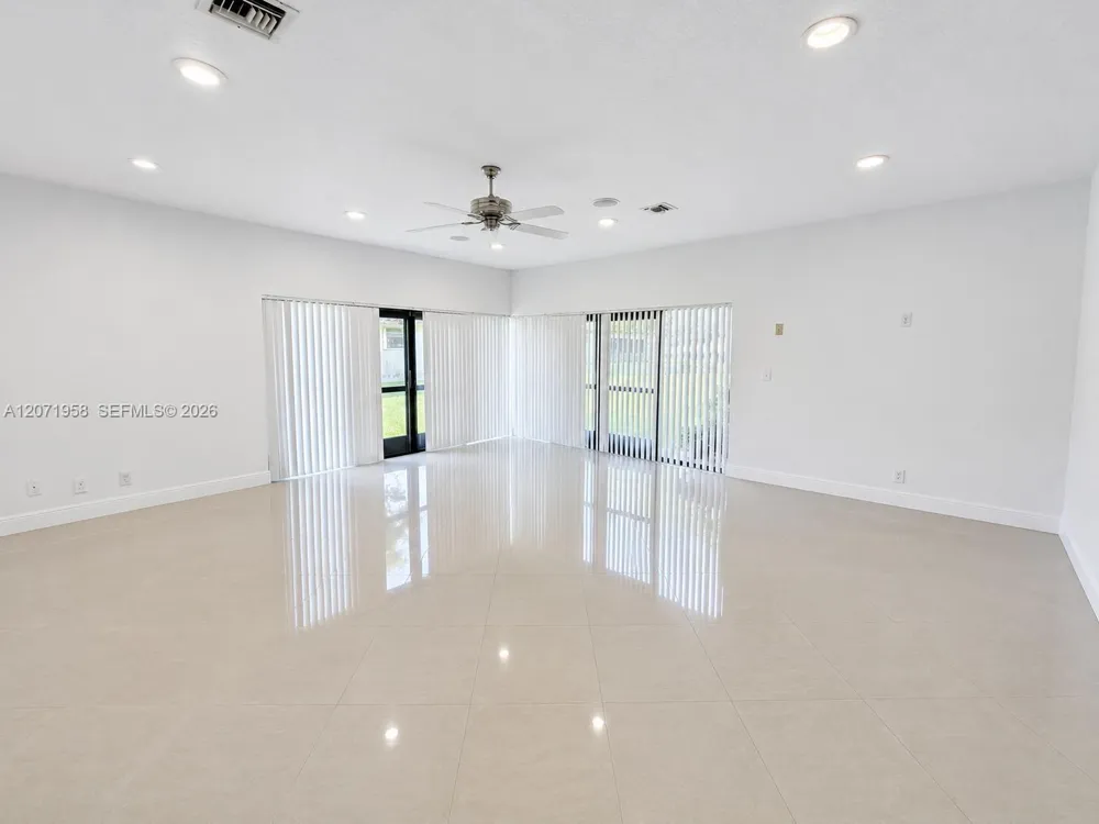 8142 Silver Palm Ct #17 Tamarac, FL 33321