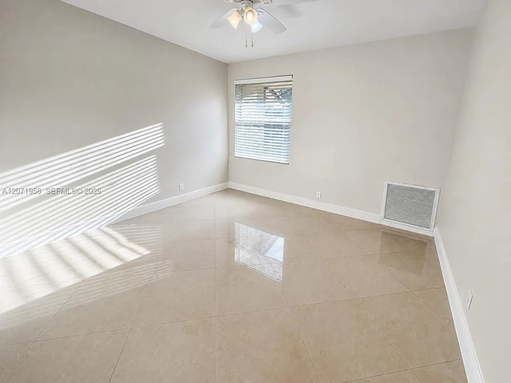 8142 Silver Palm Ct #17 Tamarac, FL 33321