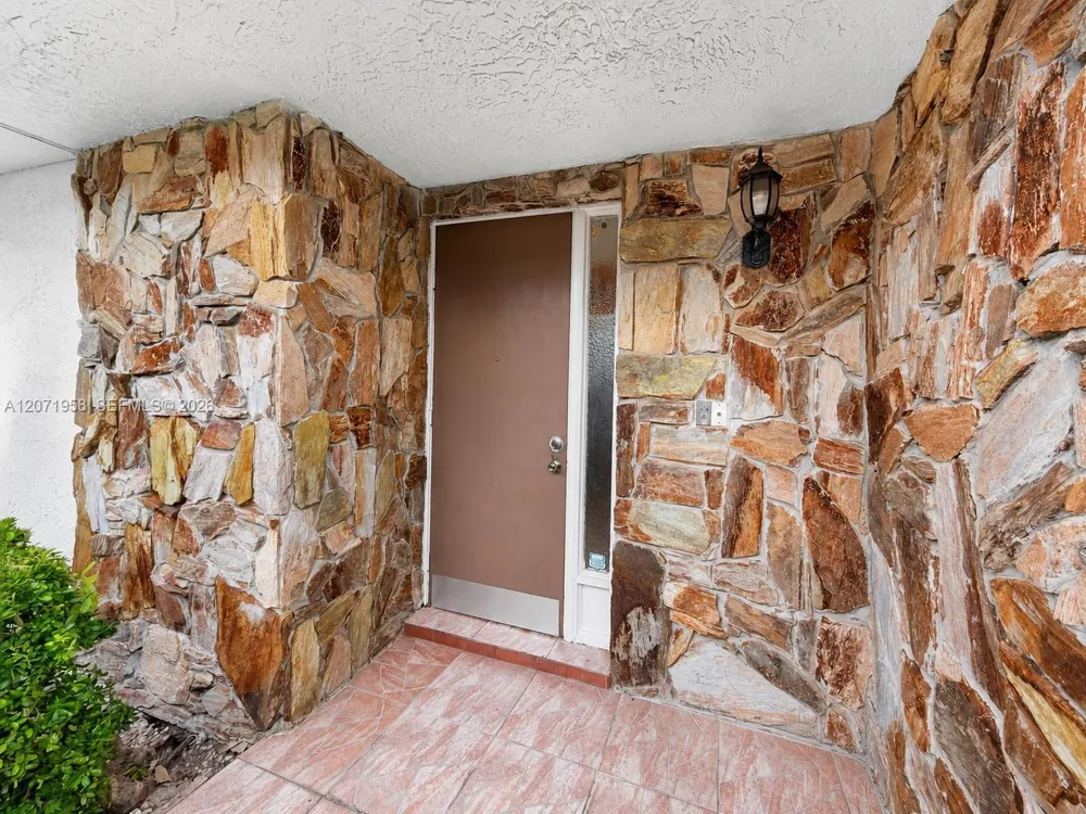 8142 Silver Palm Ct #17 Tamarac, FL 33321