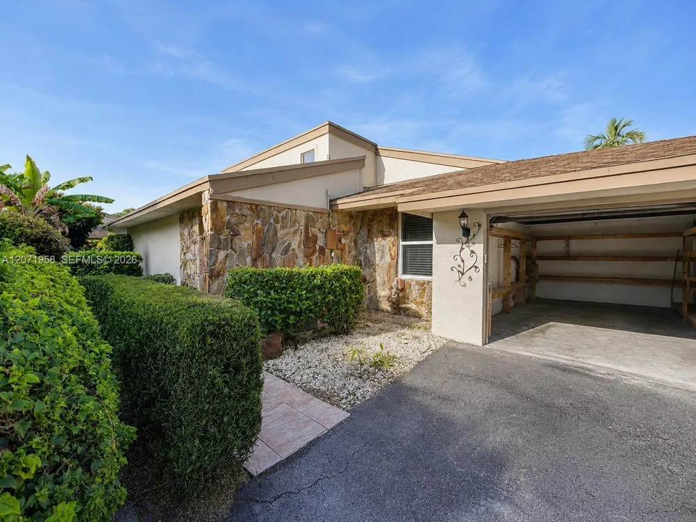 8142 Silver Palm Ct #17 Tamarac, FL 33321