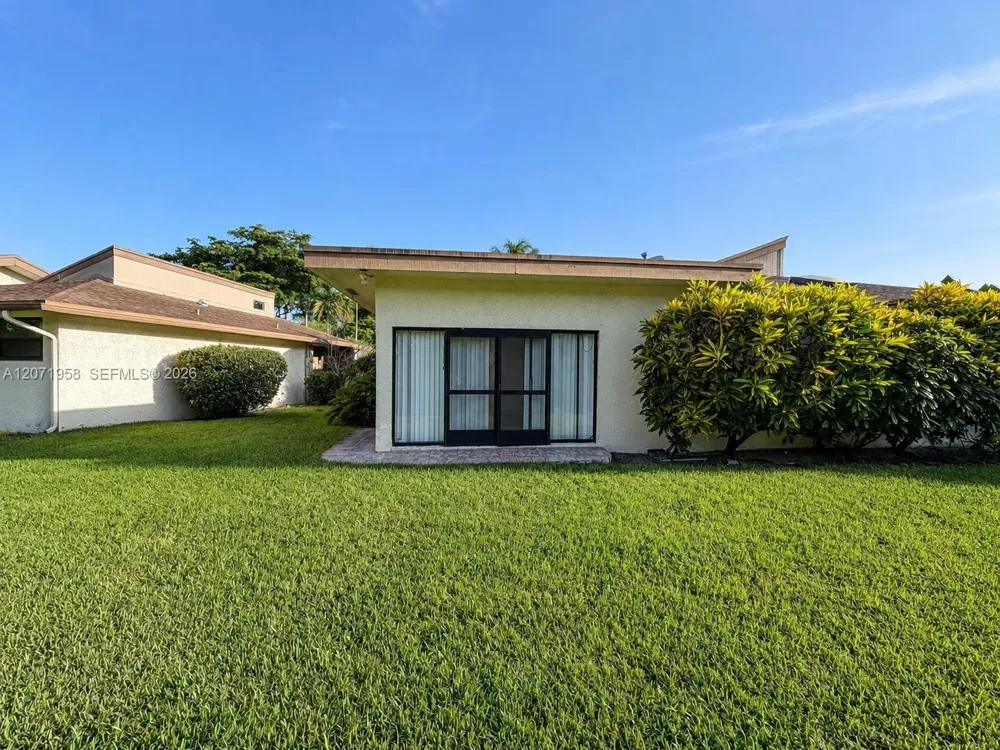 8142 Silver Palm Ct #17 Tamarac, FL 33321