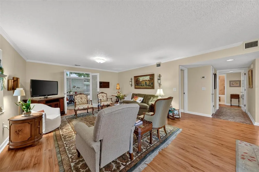 250 CAROLINA AVENUE #205 Winter Park, FL 32789