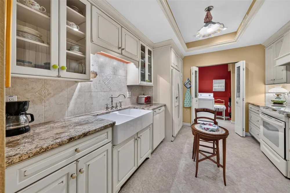 250 CAROLINA AVENUE #205 Winter Park, FL 32789