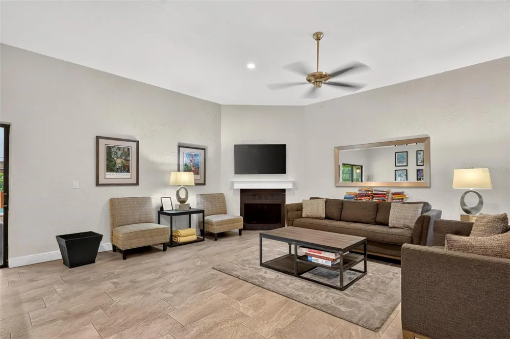 250 CAROLINA AVENUE #205 Winter Park, FL 32789
