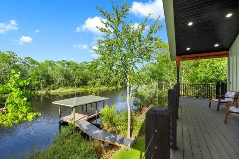 8536 Kingsley Place