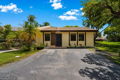 5302 SW 138th Pl