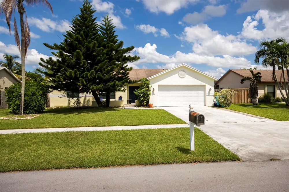 35 CEDAR CIRCLE Boynton Beach, FL 33436