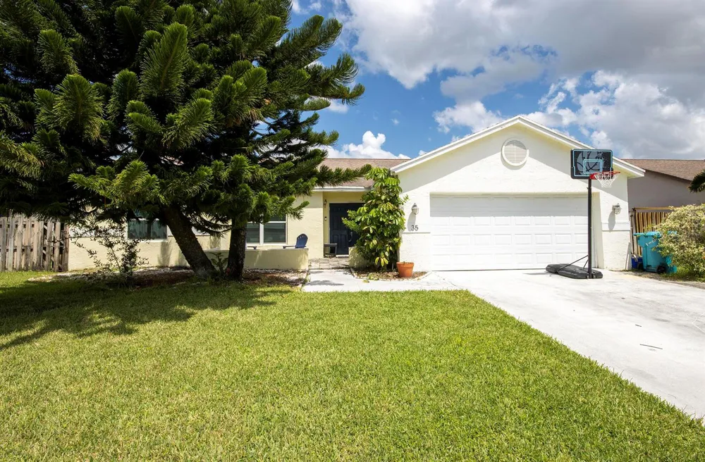 35 CEDAR CIRCLE Boynton Beach, FL 33436