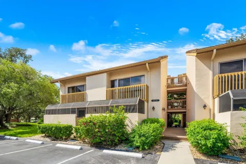 3085 WILLOW GREEN DRIVE #26