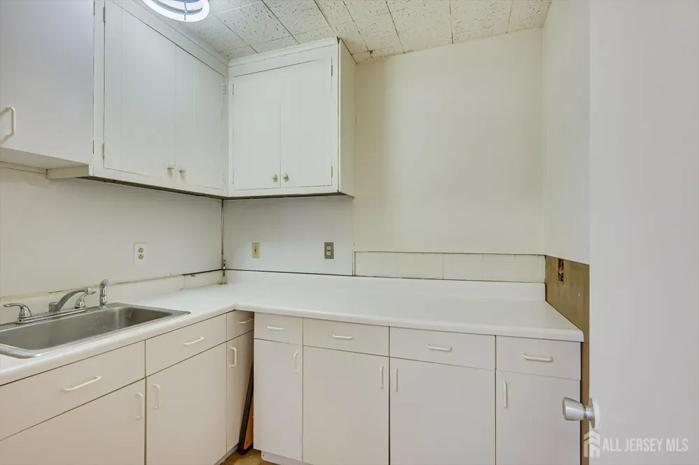 512 New Brunswick Avenue Fords, NJ 08863