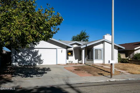 44927 Hanstead Avenue