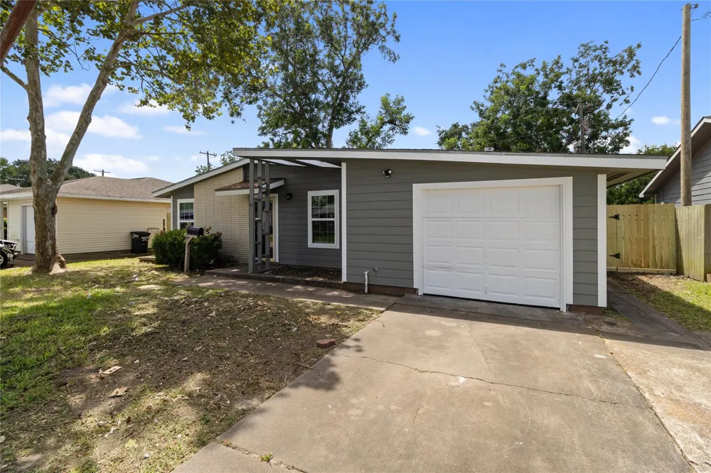 2213 17th Avenue Texas City, TX 77590