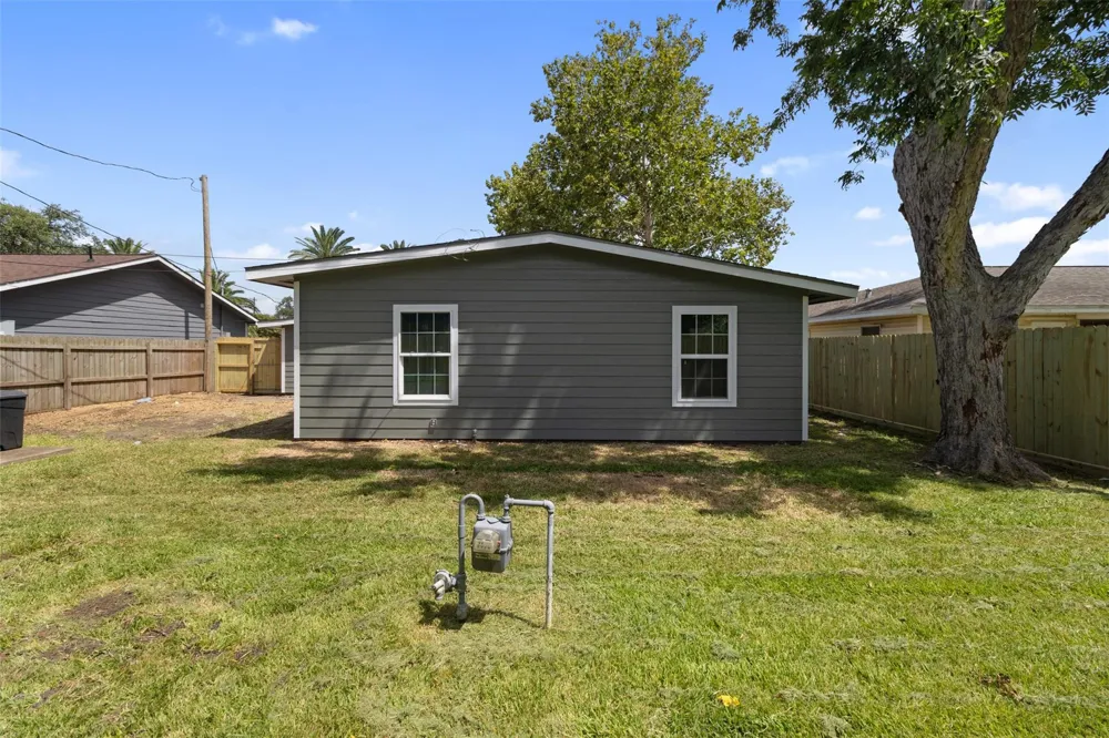 2213 17th Avenue Texas City, TX 77590