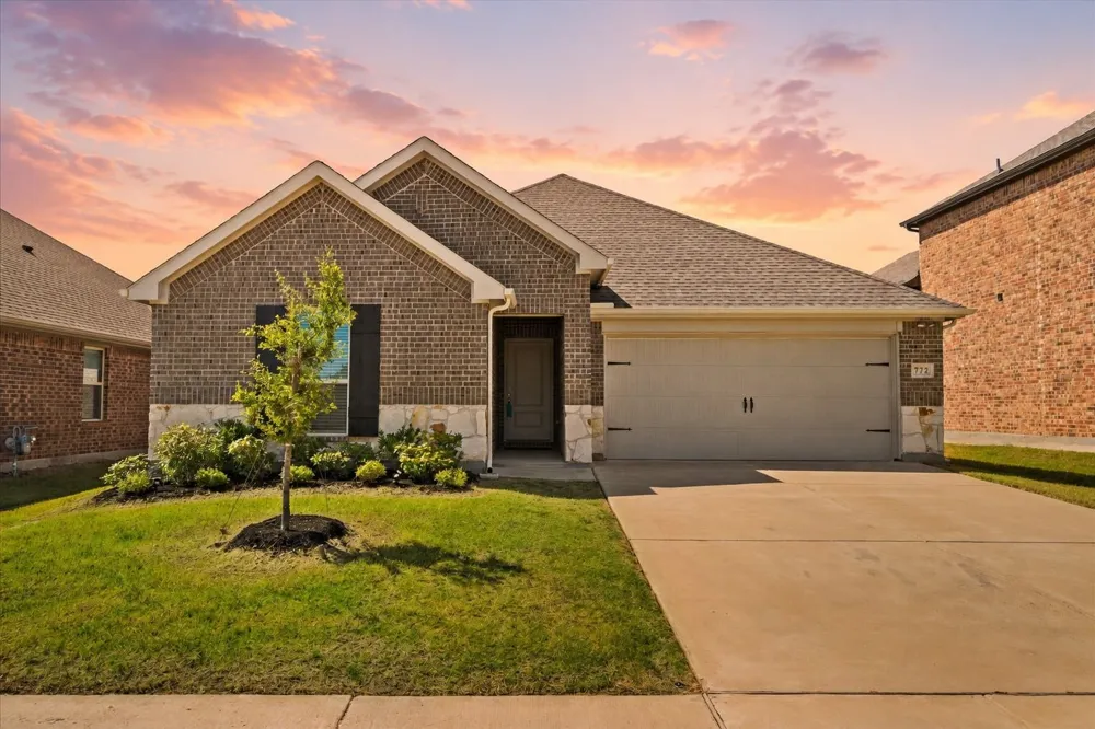 772 Soar Sky Way Lavon, TX 75166