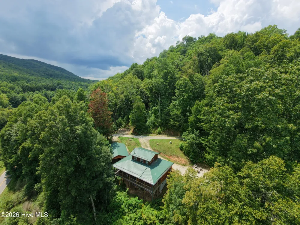 119 Bucks Nest Drive Topton, NC 28781