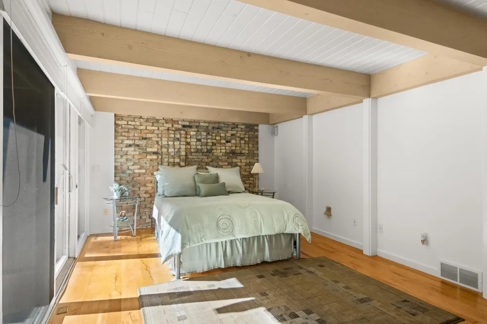 7200 Peninsula Drive Peninsula Township, MI 49686