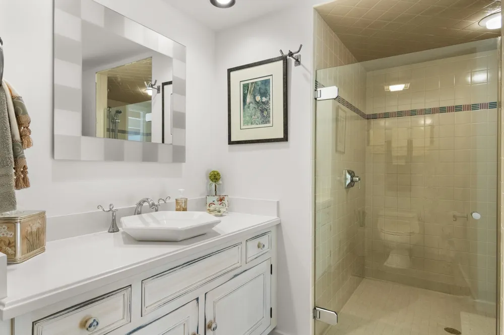 7200 Peninsula Drive Peninsula Township, MI 49686