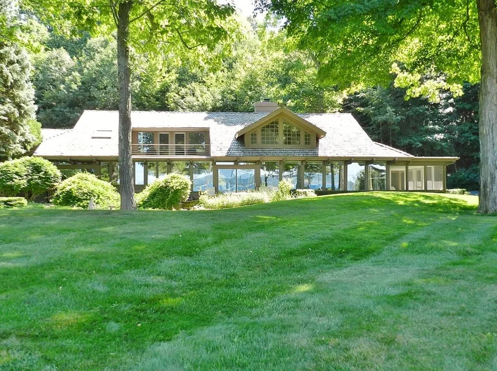 7200 Peninsula Drive Peninsula Township, MI 49686
