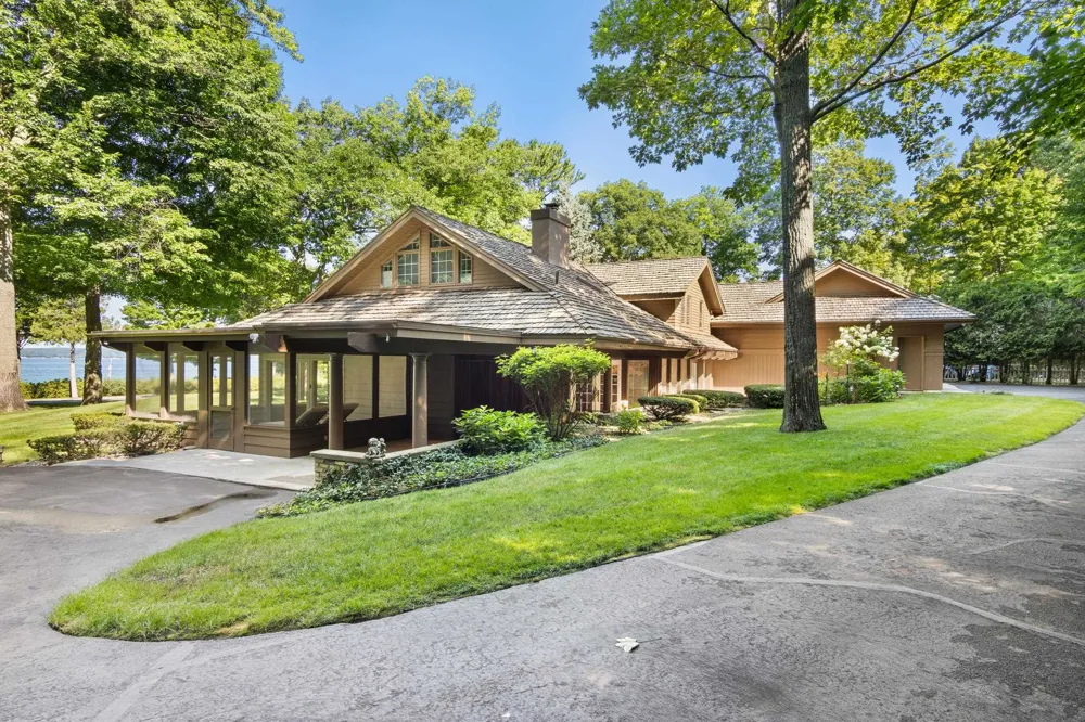 7200 Peninsula Drive Peninsula Township, MI 49686