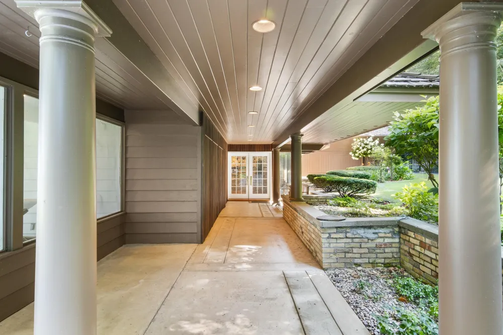 7200 Peninsula Drive Peninsula Township, MI 49686