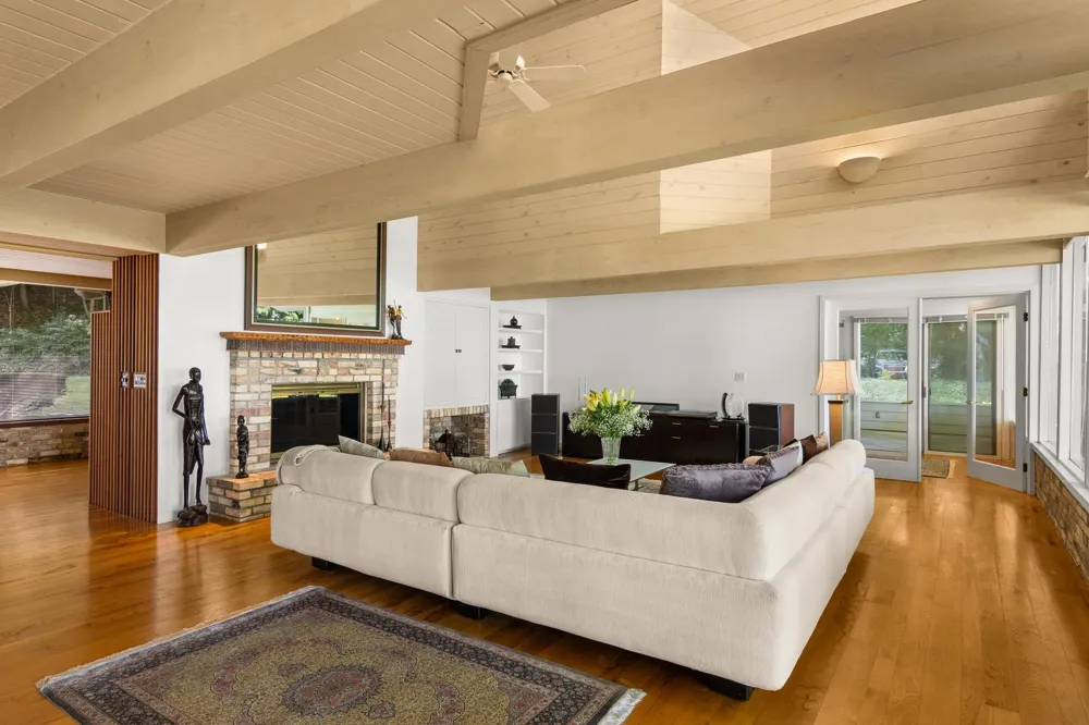 7200 Peninsula Drive Peninsula Township, MI 49686