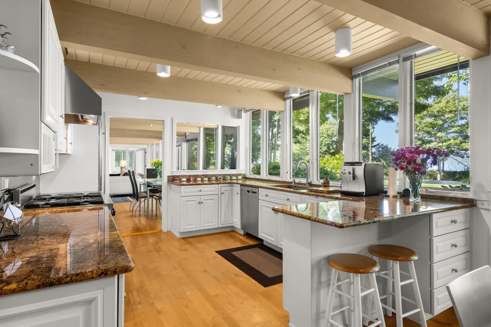 7200 Peninsula Drive Peninsula Township, MI 49686