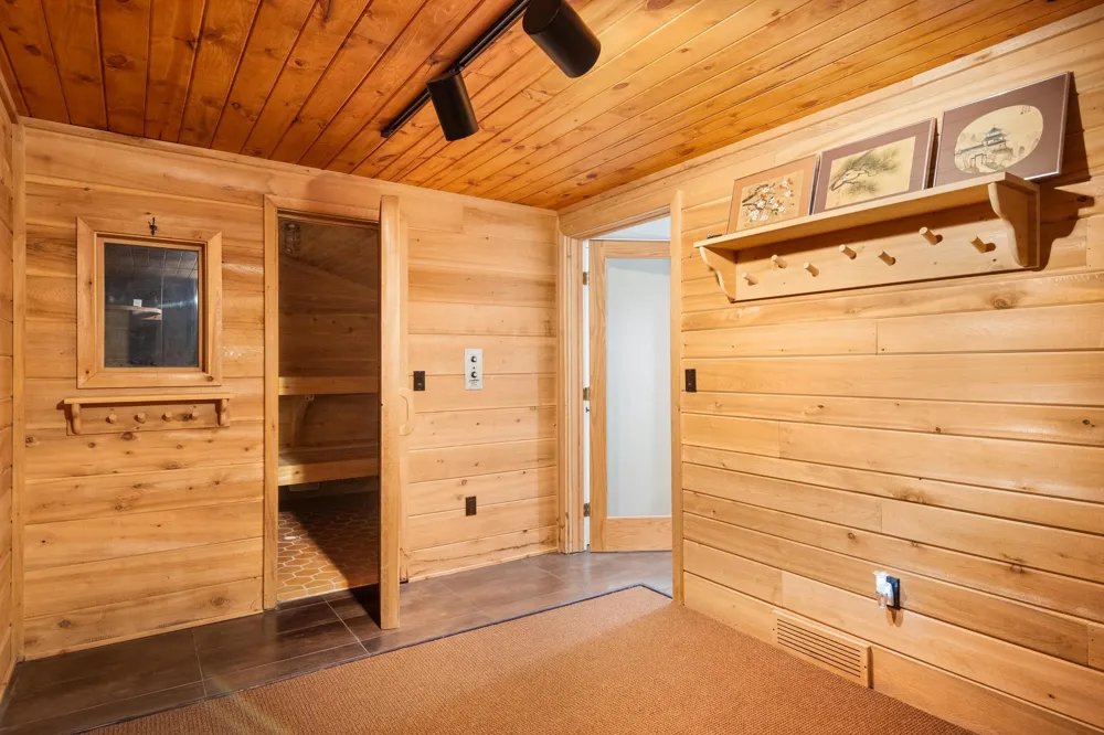 7200 Peninsula Drive Peninsula Township, MI 49686