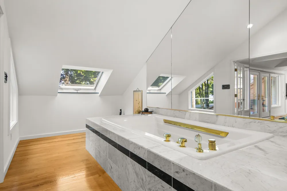 7200 Peninsula Drive Peninsula Township, MI 49686