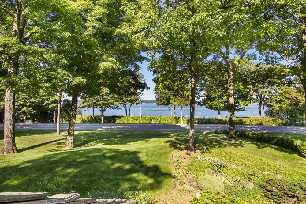 7200 Peninsula Drive Peninsula Township, MI 49686