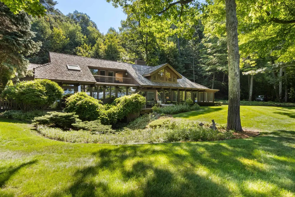 7200 Peninsula Drive Peninsula Township, MI 49686