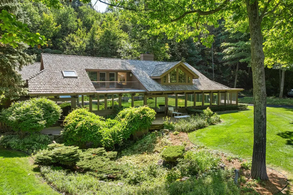 7200 Peninsula Drive Peninsula Township, MI 49686