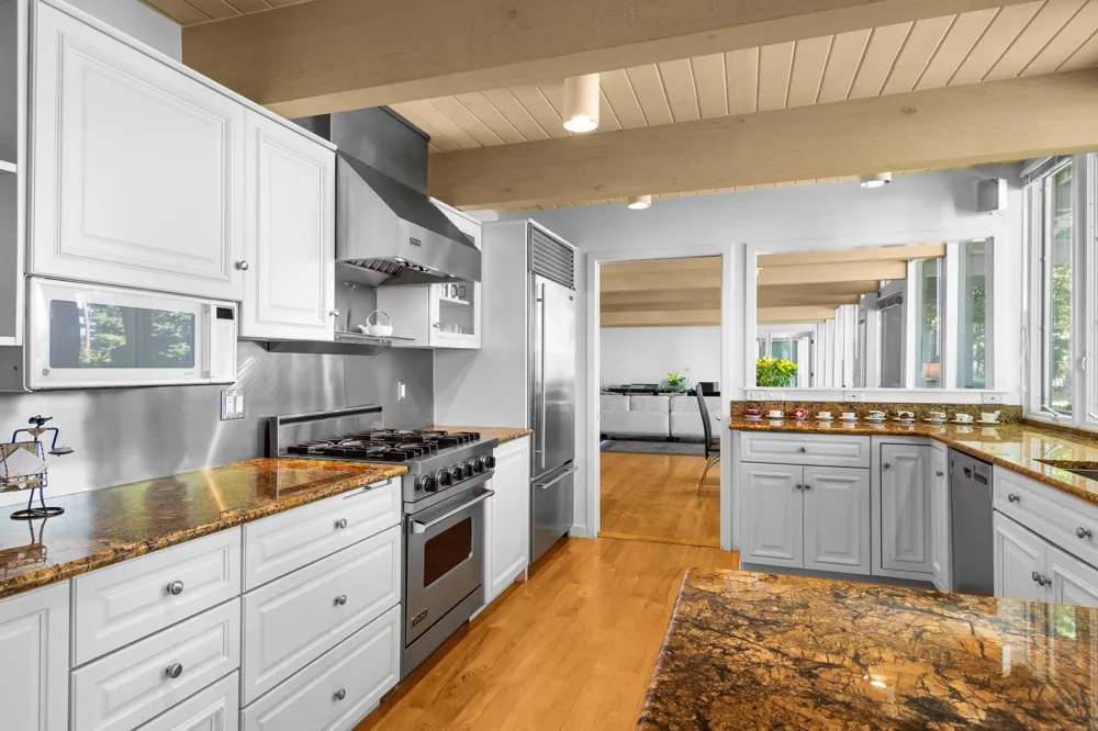 7200 Peninsula Drive Peninsula Township, MI 49686