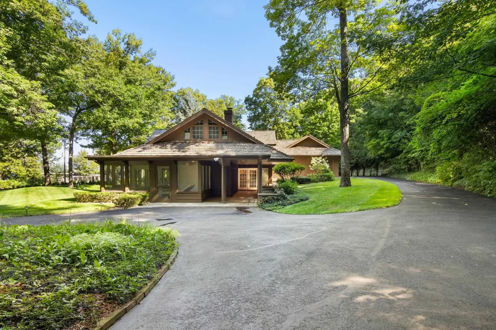 7200 Peninsula Drive Peninsula Township, MI 49686