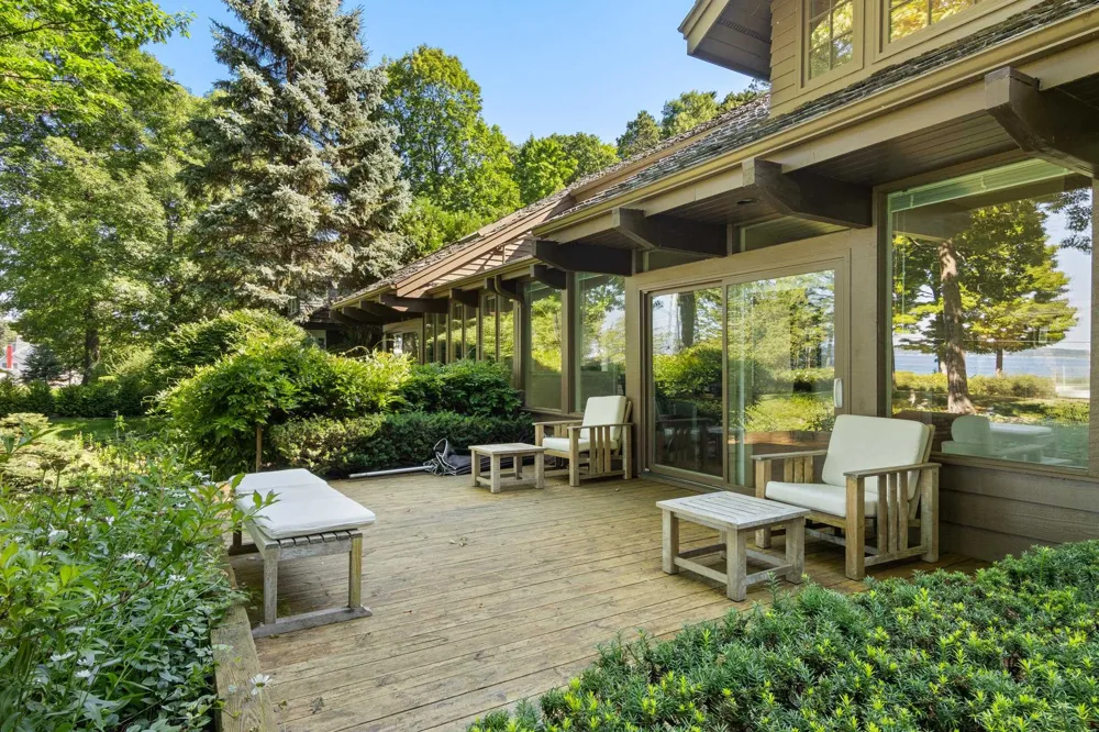 7200 Peninsula Drive Peninsula Township, MI 49686