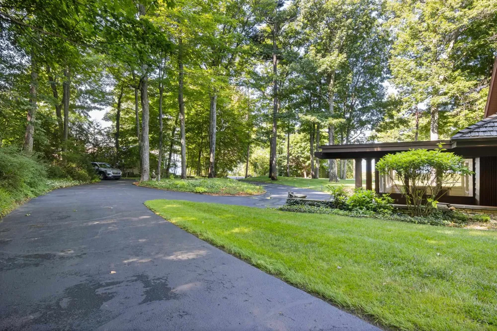 7200 Peninsula Drive Peninsula Township, MI 49686