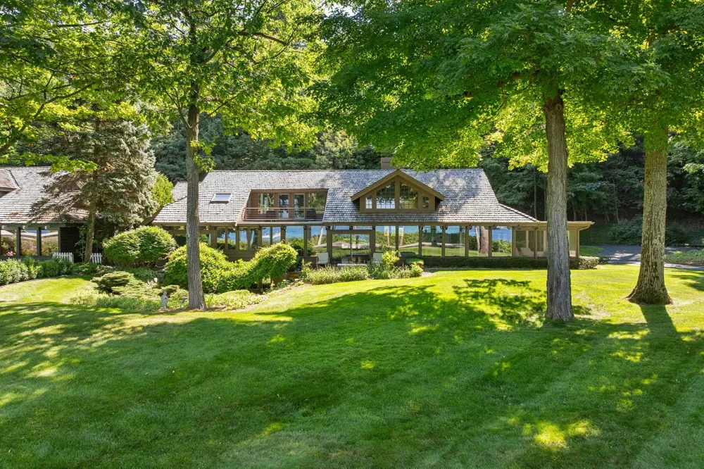 7200 Peninsula Drive Peninsula Township, MI 49686