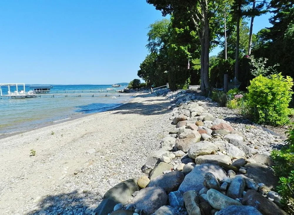 7200 Peninsula Drive Peninsula Township, MI 49686