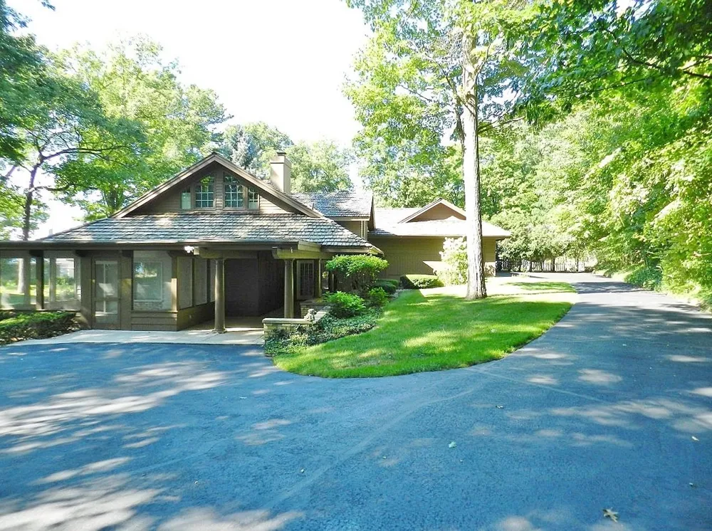 7200 Peninsula Drive Peninsula Township, MI 49686