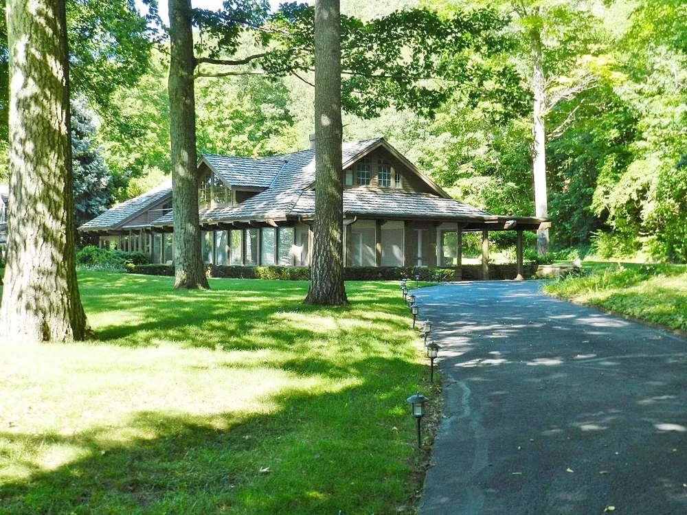 7200 Peninsula Drive Peninsula Township, MI 49686
