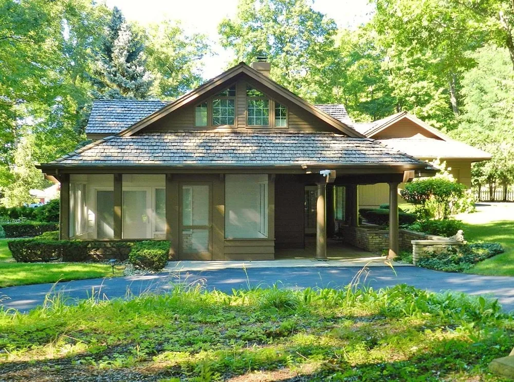 7200 Peninsula Drive Peninsula Township, MI 49686