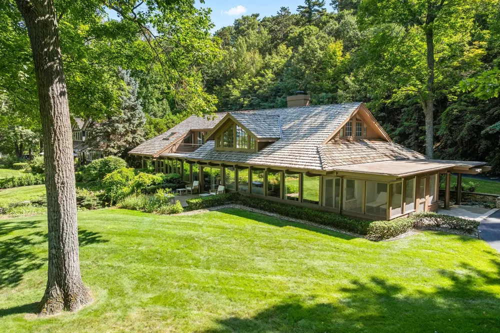 7200 Peninsula Drive Peninsula Township, MI 49686
