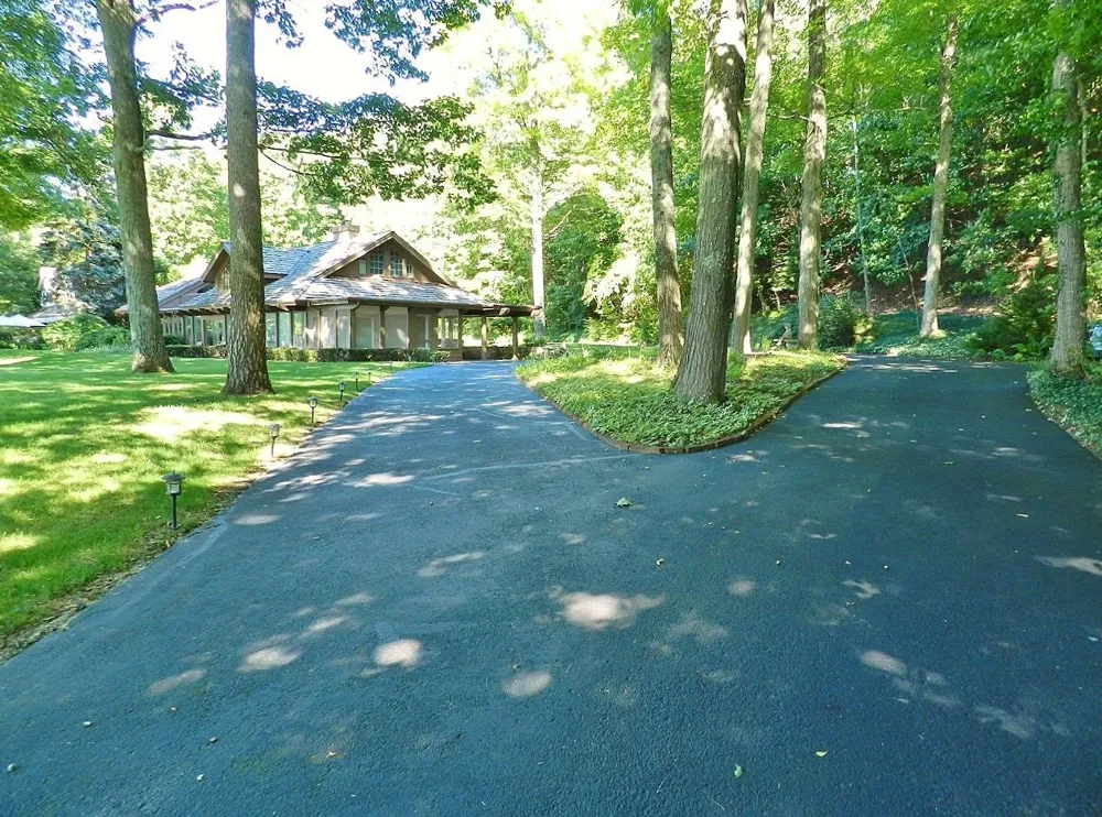 7200 Peninsula Drive Peninsula Township, MI 49686
