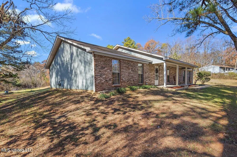 1085 Thomas Drive Raymond, MS 39154