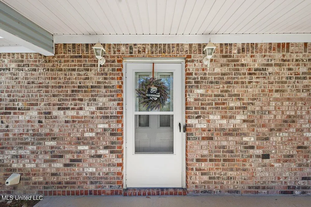 1085 Thomas Drive Raymond, MS 39154