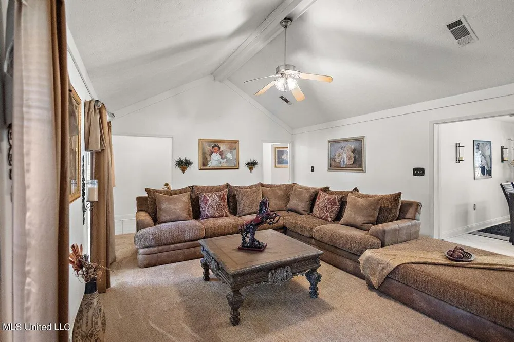 1085 Thomas Drive Raymond, MS 39154