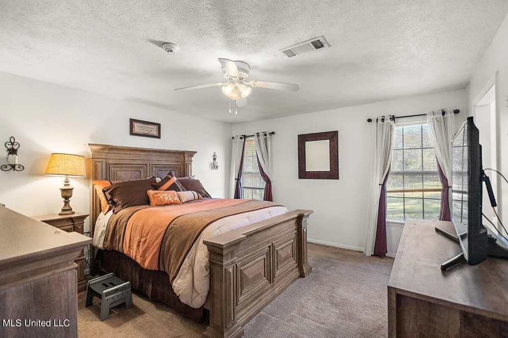1085 Thomas Drive Raymond, MS 39154