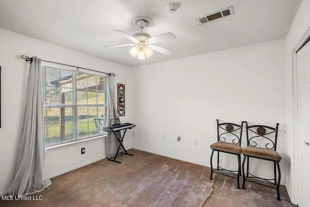 1085 Thomas Drive Raymond, MS 39154