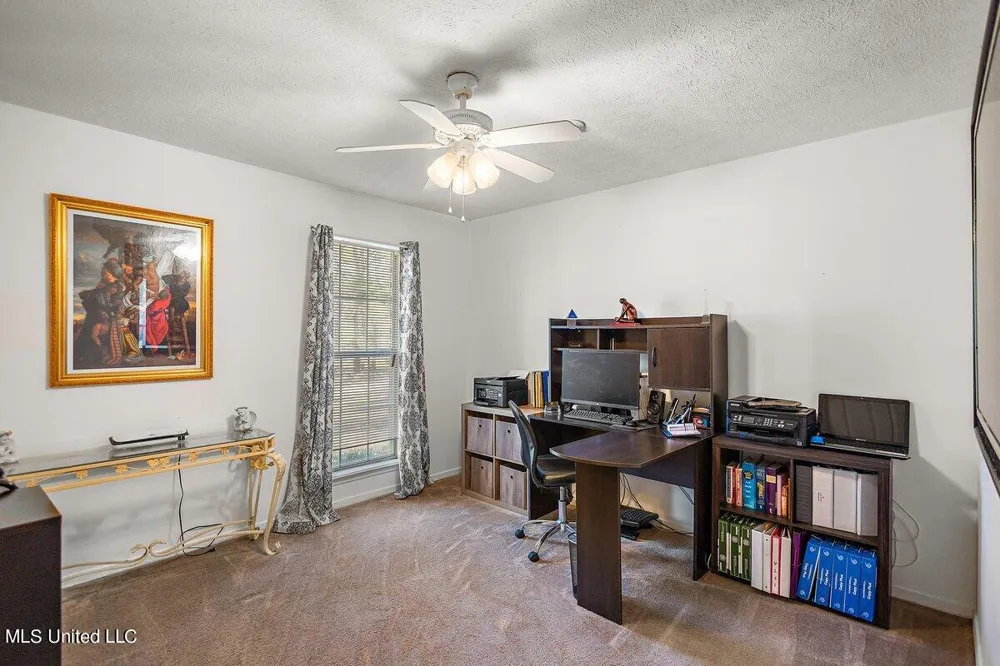 1085 Thomas Drive Raymond, MS 39154